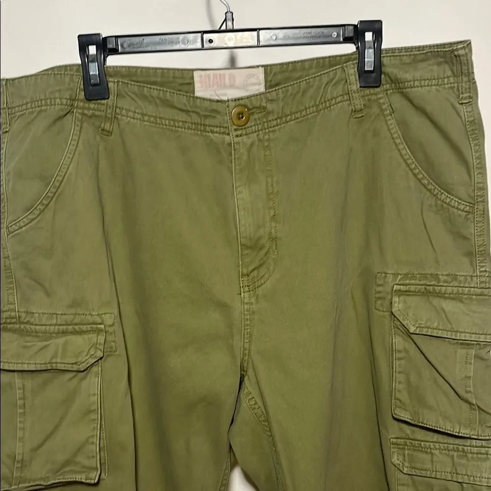 Olive Green Cargo Shorts with Durable Fabric